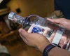 Policiais descobrem laboratório de falsificação de bebidas no DF