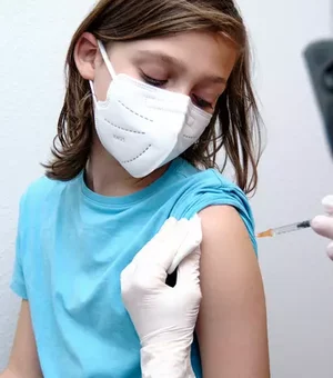 90% dos efeitos colaterais da vacina da Pfizer em adolescentes não são graves