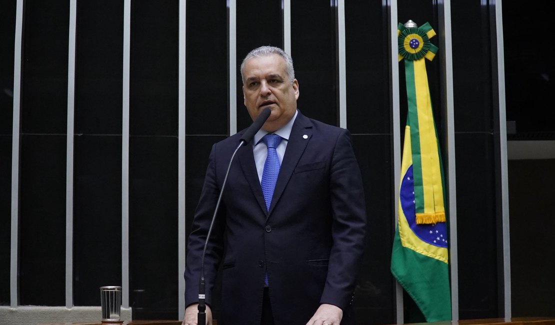 Projeto que garante mais segurança para veículos de aplicativo e táxis de Alfredo Gaspar avança na Câmara dos Deputados