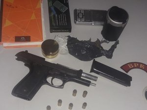 Homem é preso com drogas e pistola roubada de Policial Civil em Maceió