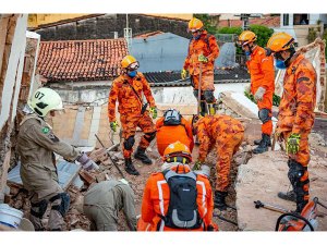 Sobe para seis o número de mortos no desabamento de prédio em Fortaleza