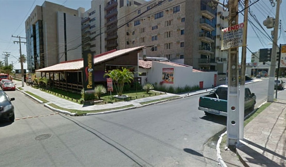 Sargento da PM entra em bar atirando e atinge de raspão cantora arapiraquense