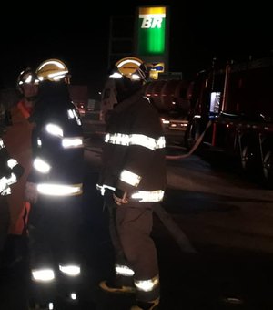 Bombeiros são acionados para princípio de incêndio em restaurante na Jatiúca