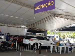 Covid-19: Maceió vacina jovens de 18 anos de nomes com iniciais de O a Z