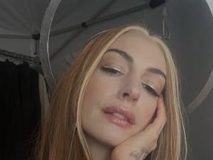 Catarata precoce deixou Anne Hathaway 'praticamente cega' por dez anos