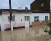 [Vídeo] Rio transborda e invade residências em São Miguel dos Campos