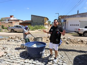 Prefeito Gilberto Gonçalves vistoria obras de drenagem e pavimentação no Conjunto Asa dos Ventos
