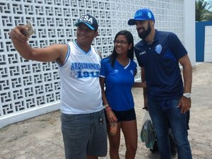Delegação do CSA é recebida carreata azulina em Maceió