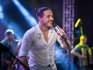 Safadão demite músico após saber que reclamava do salário