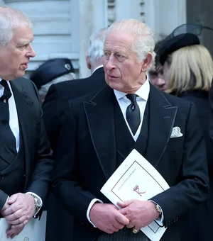 Rei Charles quebra silêncio sobre ligação de Andrew com Caso Epstein