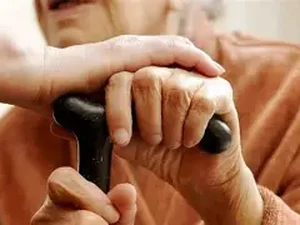 Mulher suspeita de aplicar golpes com empréstimos falsos contra idosos é presa em Estrela de Alagoas