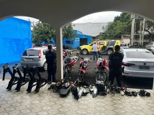 Irmãos são presos no bairro Canafistula após polícia localizar desmanche de motos
