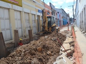 Prefeito de Penedo conversa com empresários e acompanha obras no Centro Histórico