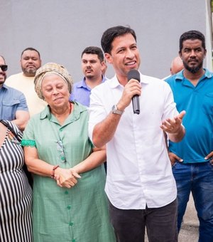 Rodrigo Cunha entrega 34 ruas pavimentadas no Village Campestre 2 e Canto do Mainá
