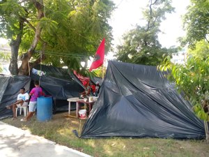 Famílias de movimentos agrários seguem acampadas na Praça Sinimbú