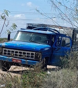 Homem é preso desviando água e vendendo em carro-pipa para famílias em Dois Riachos