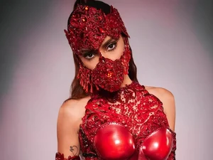 Anitta reage a grupo religioso que foi pregar em show dela