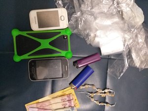 Polícia apreende crack em casa abandonada em Colônia Leopoldina
