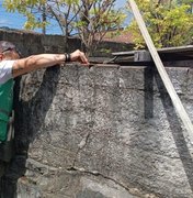 Empresa é autuada por despejar concreto em galeria pluvial em Maceió