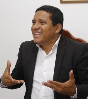 Prefeito de Palmeira dos Índios confirma que deu cargos a vereadores em troca de apoio político