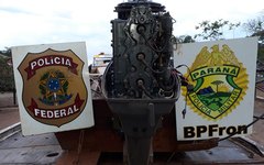 Policiais realizam apreensão de uma embarcação e um veículo carregados com caixas de cigarros contrabandeados do Paraguai