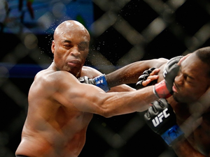 Após jejum que já durava mais de 4 anos, Anderson Silva volta a vencer 