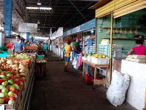 “A água tomou conta de tudo”, relata comerciante do Mercado da Produção