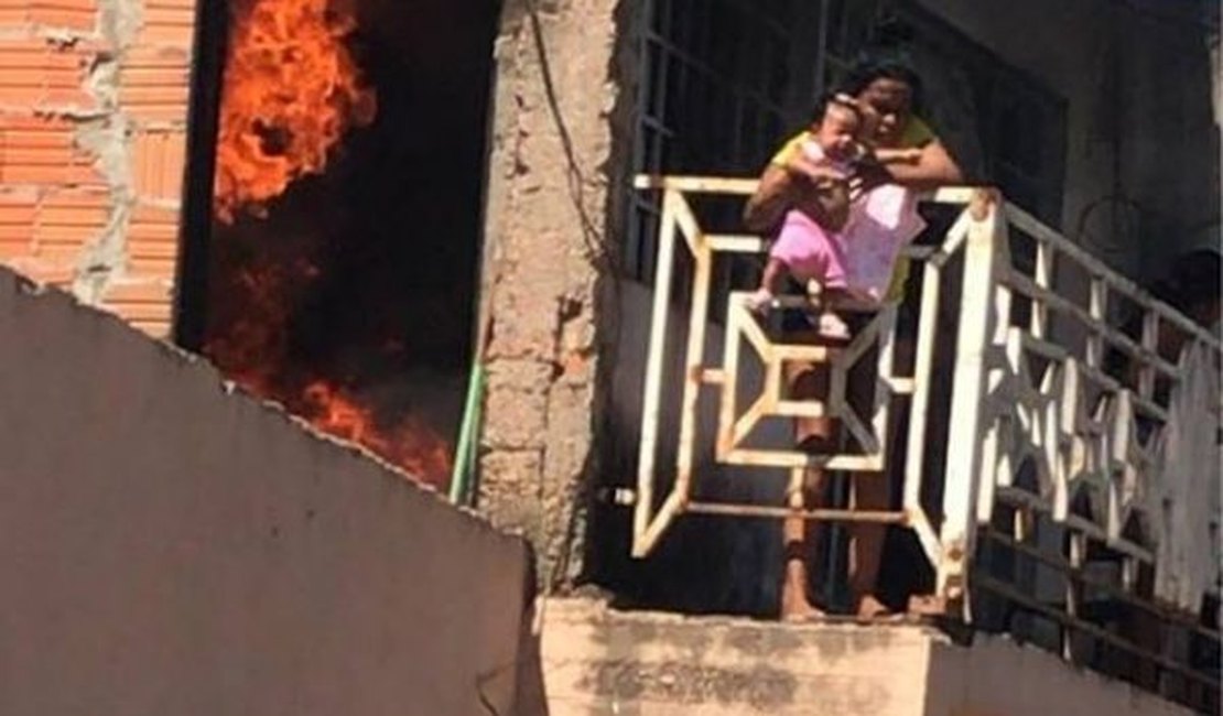 [Vídeo] Avó lança neta de 3 meses do segundo andar para salvá-la de incêndio