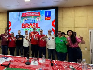 Teca Nelma participa de convenção e defende continuidade do governo Lula