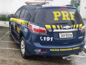 PRF prende mulher que dirigia carro clonado em União dos Palmares