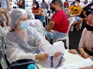 Apenas uma dose é ineficaz contra variante Delta; procura ainda é baixa em Maceió