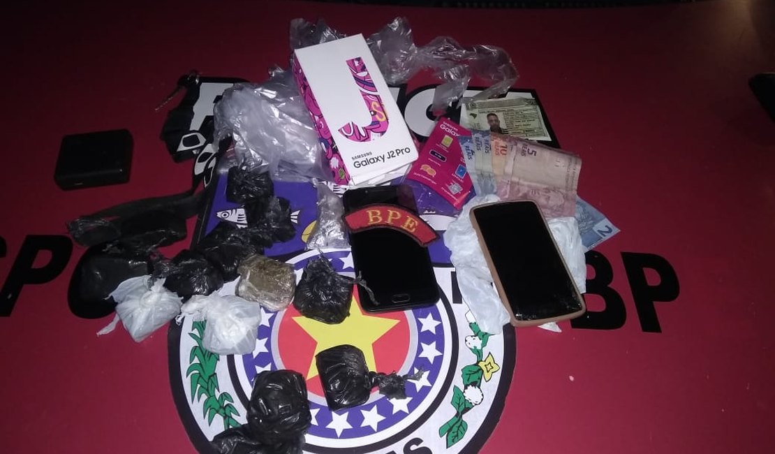 Jovem é preso com maconha e celulares roubados no bairro do Jacintinho