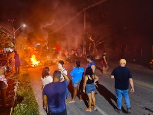 Caso Maxsoell: família bloqueia AL-101 Norte e cobra avanço nas investigações