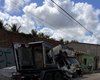 Moradores denunciam ocupação de rua por sucata e risco de acidentes em Arapiraca