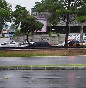 [Vídeo] Motorista sofre infarto, morre e carro colide na Av. Durval de Góes Monteiro