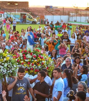 Cenáculo Mariano reúne centenas de fiéis no Estádio Juca Sampaio