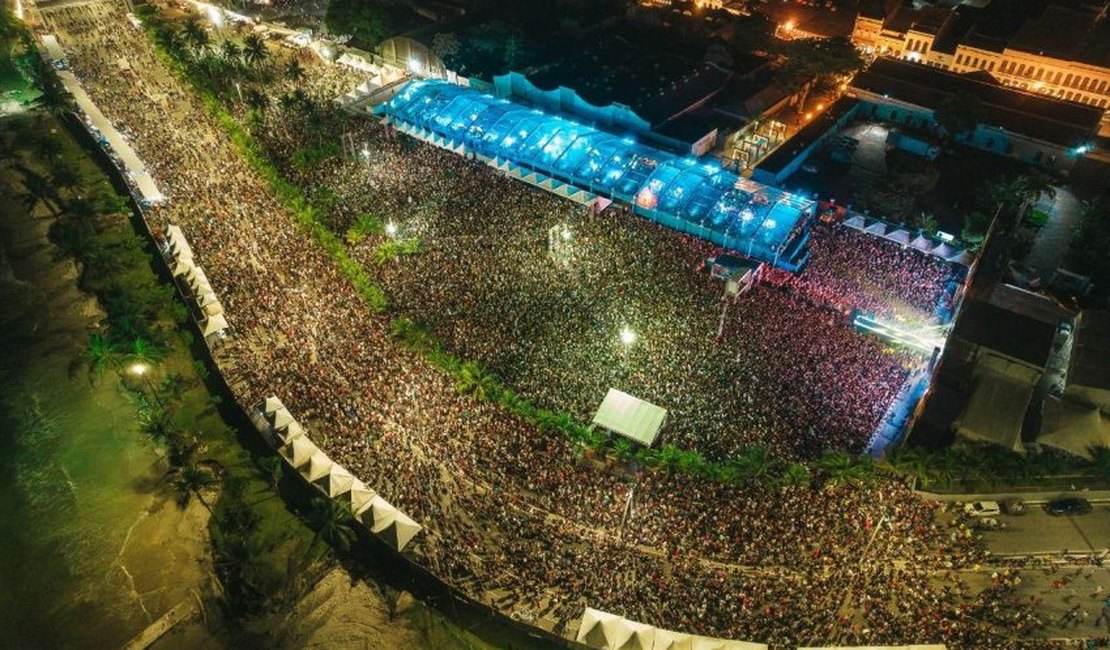 Cem mil pessoas comparecem ao segundo dia de festa no Jaraguá