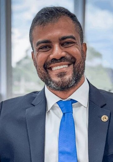 Secretário de Lula perde cargo após dar soco em esposa durante estadia em AL