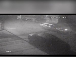 [Vídeo] Colisão entre carro e moto deixa homem em estado grave em Penedo