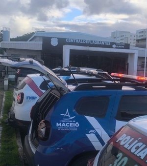 Homem viola medida protetiva contra a ex e é preso por tráfico em Maceió