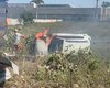 Carro sai da pista, capota e pega fogo após desviar de moto em Arapiraca