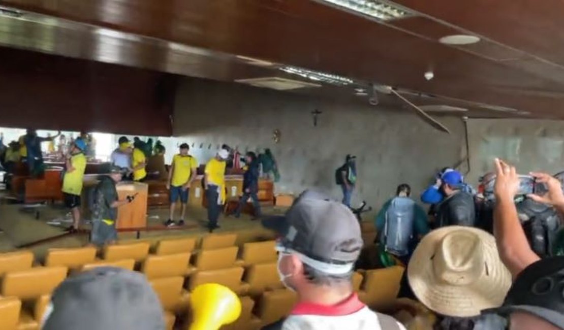 Políticos alagoanos se manifestam contra ato terrorista de bolsonaristas em Brasília