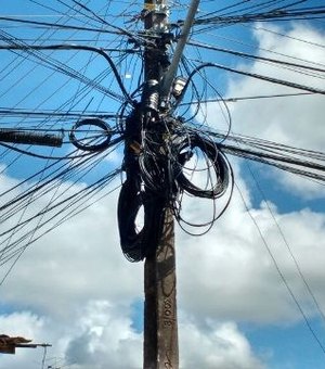 Eletrobras fiscaliza empresas de internet que utilizam postes de forma irregular