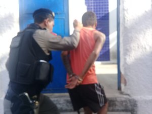 Homem é preso com 'cinquentinha' roubada em oficina mecânica 