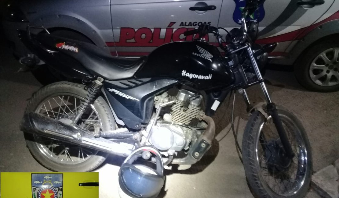Moto roubada no bairro Brasília é recuperada no Bosque das Arapiracas