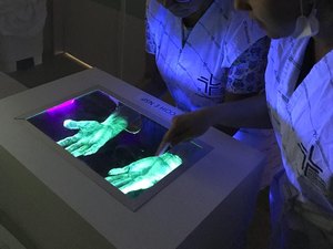 Hospital implanta equipamento para sensibilização da higienização básica da mão