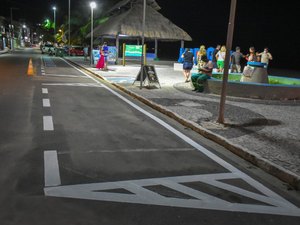 Turista deixa bolsa em banco para tirar fotos e é furtada na orla de Maragogi, em Alagoas