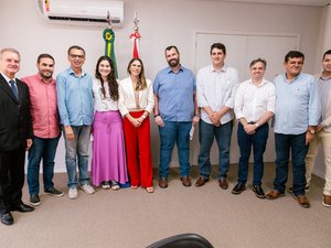 Paulo Dantas recebe vereadores maceioenses no palácio para delinear estratégia de oposição a JHC na Câmara