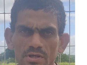 [Vídeo] Câmera mostra ação de homem que está arrombando casas para furtar, em Arapiraca