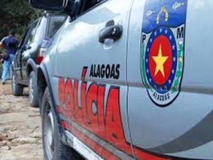 Após denúncia, PM prende casal por tráfico de drogas e porte ilegal de arma